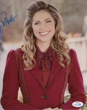 Pascale Hutton Autographed Signed 8x10 Photo ACOA