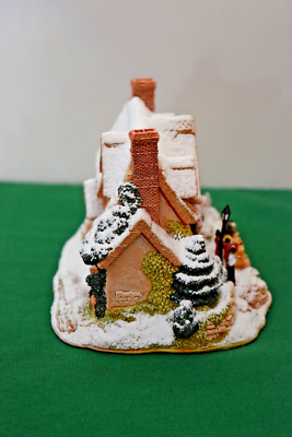 Lilliput Lane - Snowed - The Star Inn - Mint in original box with