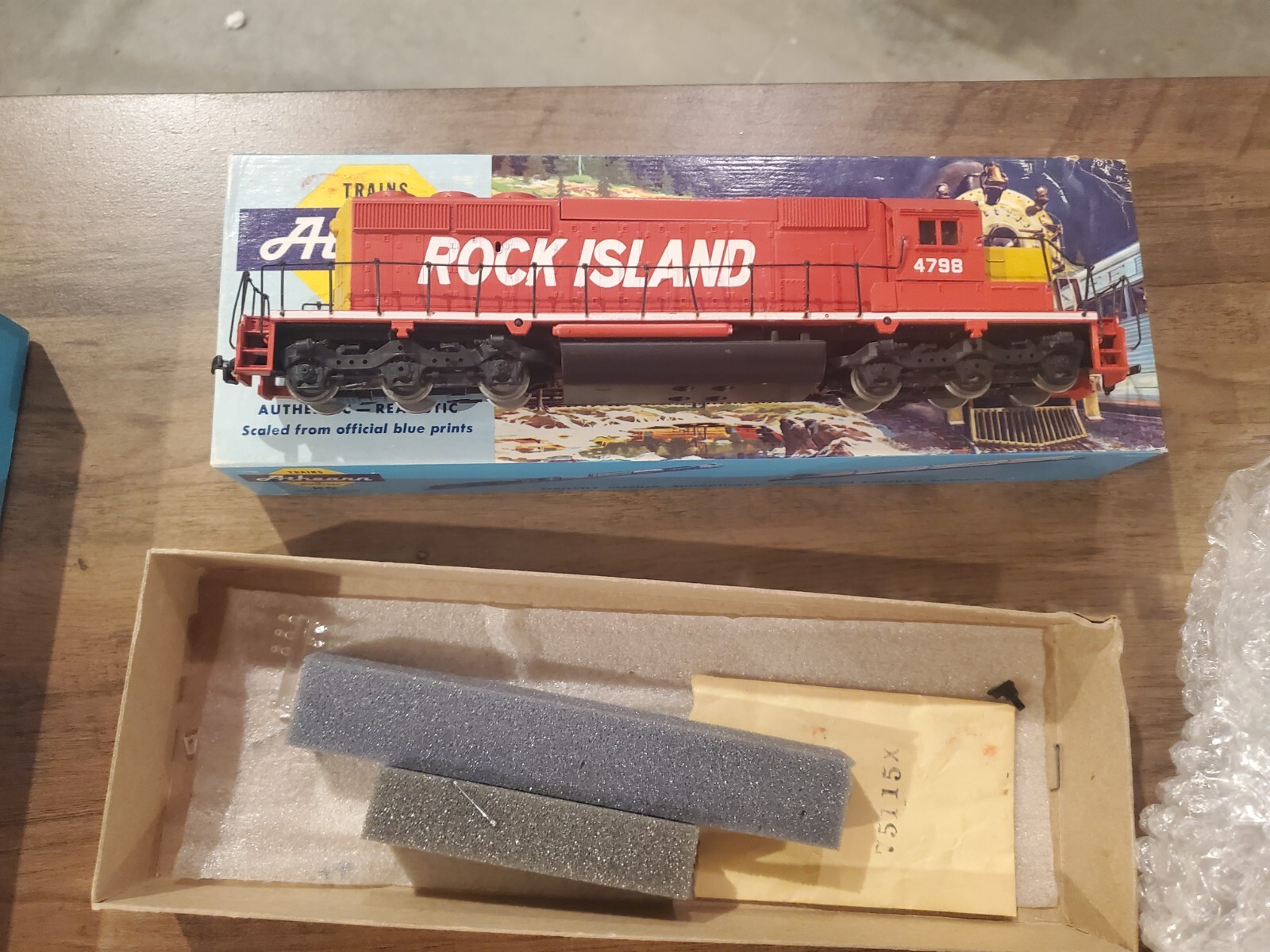 2 Rock Island HO Train Engines eBay
