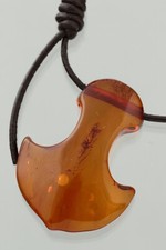 THOR'S HAMMER Mjolnir OSTTISCHER BERNSTEIN Anhänger auf verstellbarem Leder 3,4g 231207-1