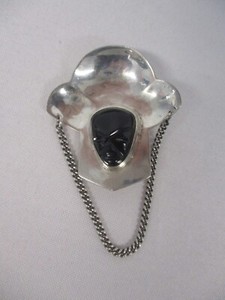 VINTAGE STERLING SILVER CARVED BLACK ONYX TRIBAL MASK w CHAIN DANGLE BROOCH PIN
