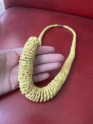 Collana girocollo vintage grossa gialla conchiglia di cocco disco graduato 24,75" perline - Foto 1 di 7