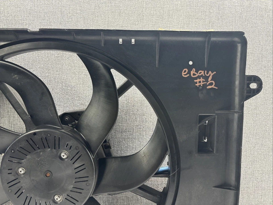 2017-2020 CHRYSLER PACIFICA HYBRID 3.6L COOLING FAN OEM Foto 4 de 4