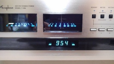 Accuphase T-106 AM FM Stereo Tuner w/ Original Box Tested Works Japan