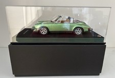 GT Spirit 1:18 1974 Ascot Green Porsche 911 2.7 Carrera Targa Custom Lucite Case