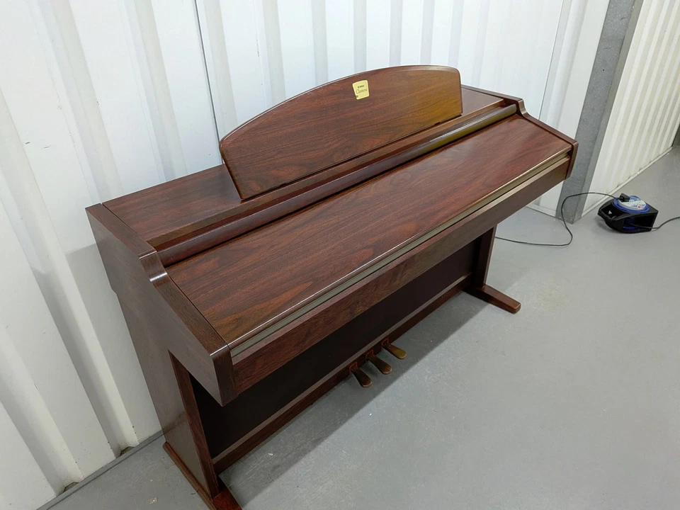 Yamaha Clavinova CLP-950 Digital Piano Mahogany - 88 Weighted Keys - Full Size, photo 3 of 5