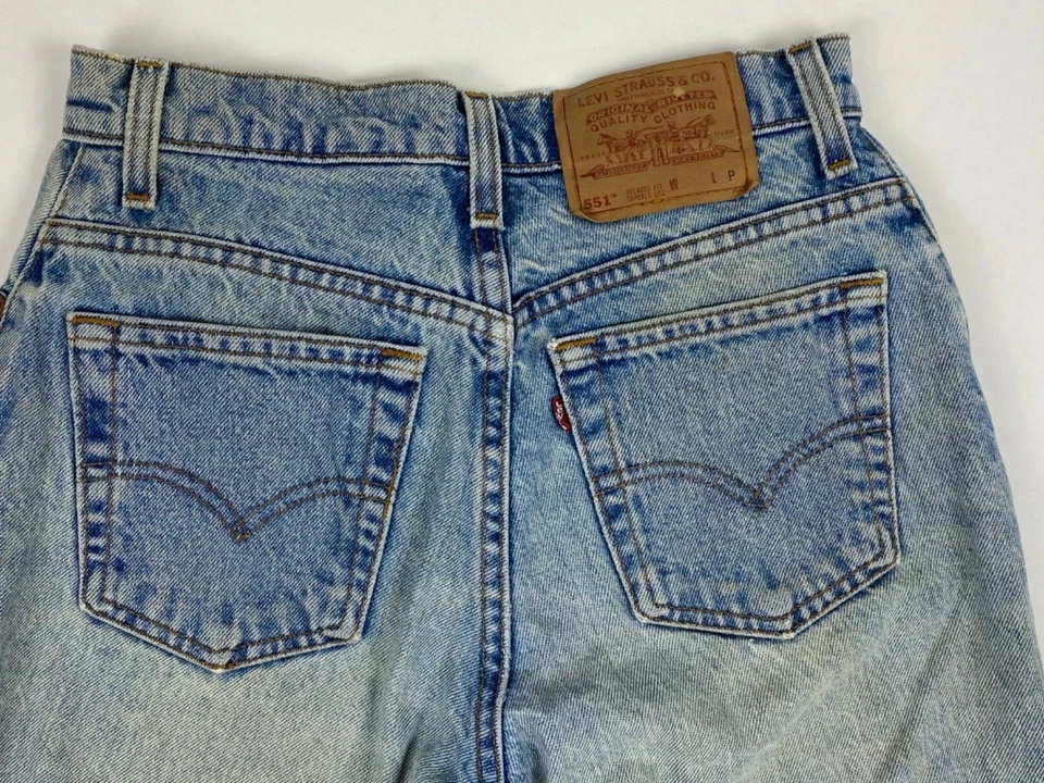 Винтажные джинсы Levis 551 Red Tab 1995 90-е Mom 11,5 Rise 6 Pet. W27X26,5 л США 🇺🇸 - Изображение 4 из 4