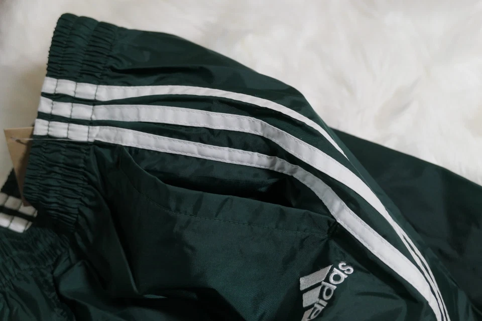 Nuevo con etiquetas Raro Adidas Vintage Nylon Verde Bosque Pantalones de Pista Juveniles Medianos YM Foto 4 de 4