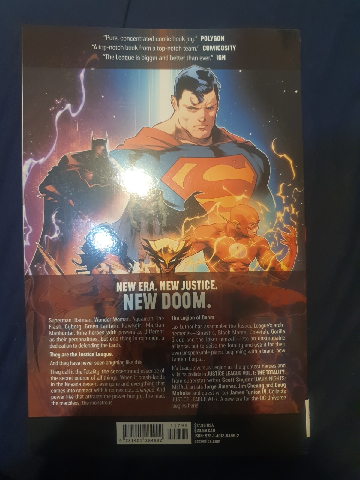DC Comics/Dark Horse Comics: Justice League Vol. 1 main image 0