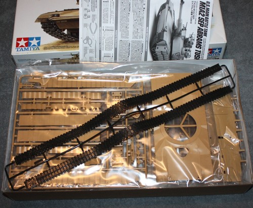 TAMIYA 1/35 U.S. M-1A2 SEP ABRAMS TUSK II - Picture 2 of 2