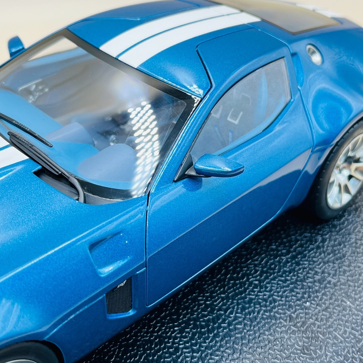 AUTOart 1/18 FORD SHELBY GR-1 CONCEPT Blue White Stripes 73073