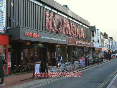 FOTO KOMEDIA KOMEDIA IST EIN KUNST- UND UNTERHALTUNGSUNTERNEHMEN, DAS VERANSTALTUNGSORTE BETREIBT
