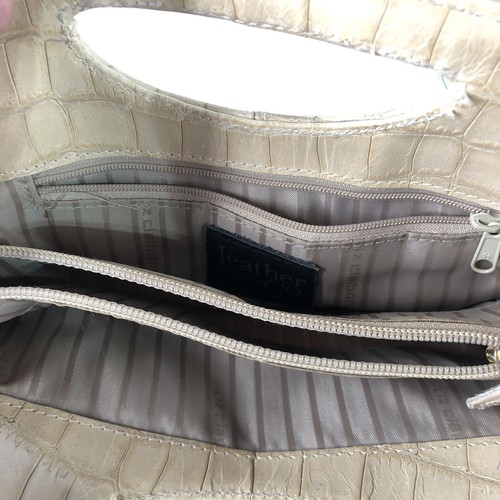 Vtg Liz Claiborne Leather Co White Embossed Clutch Handbag Purse Cross body - Picture 5 of 8