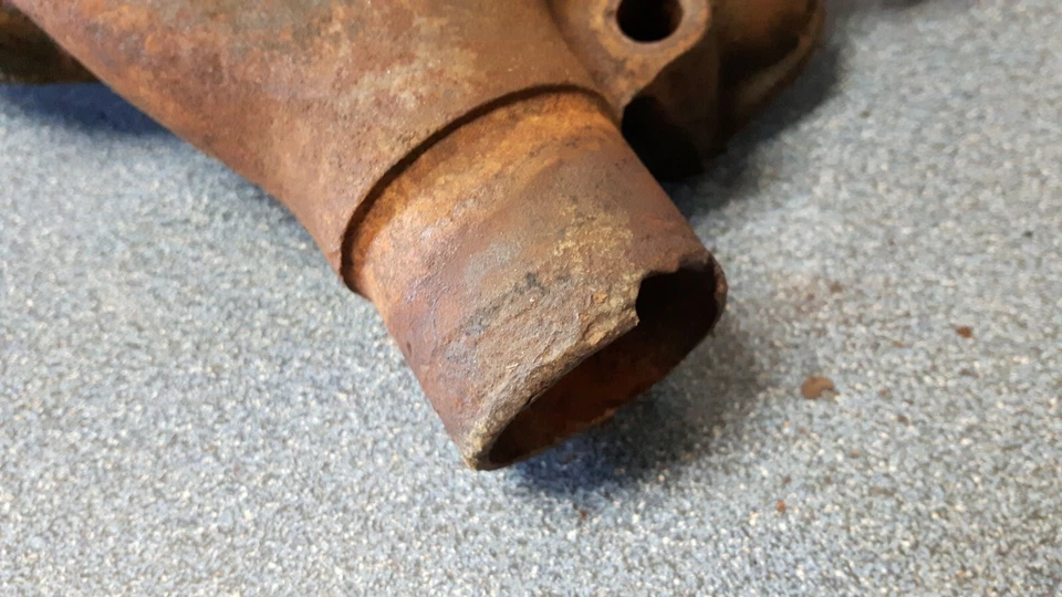 1959 -1960 cadillac 390 water pump and thermostat housing - Image 4 of 4