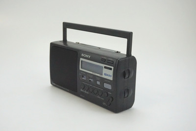 Sony RDS Radio 3-Band MW/FM/UKW   Tragbares Netzradio mit Netzteil