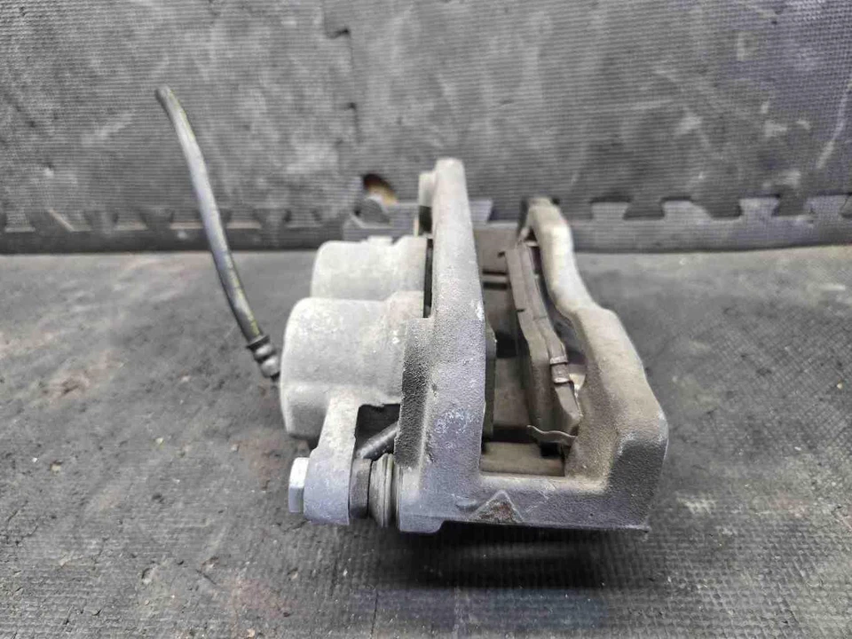 2018 GMC Yukon Front Driver Brake Caliper 11 12 13 14 15 16 17 18 19 20 OEM Foto 3 de 4