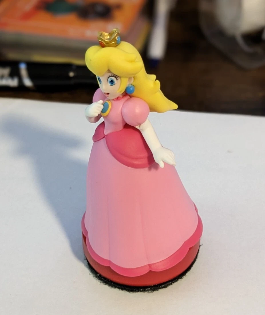 Peach amiibo (Super Mario Bros Series) - THIS PRODUCT IS NOT A TOY