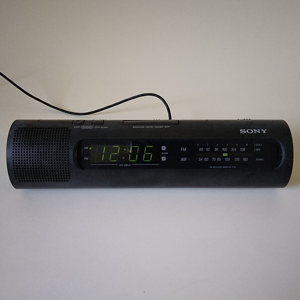 Sony ICF-C760 Dream Machine AM/FM Alarm Clock with Green Display and Plug-In Power - Tested & Working
