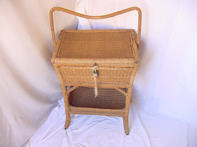 ANTIQUE 1890s OLD VICTORIAN WICKER SEWING BASKET VINTAGE FURNITURE CHEST TABLE
