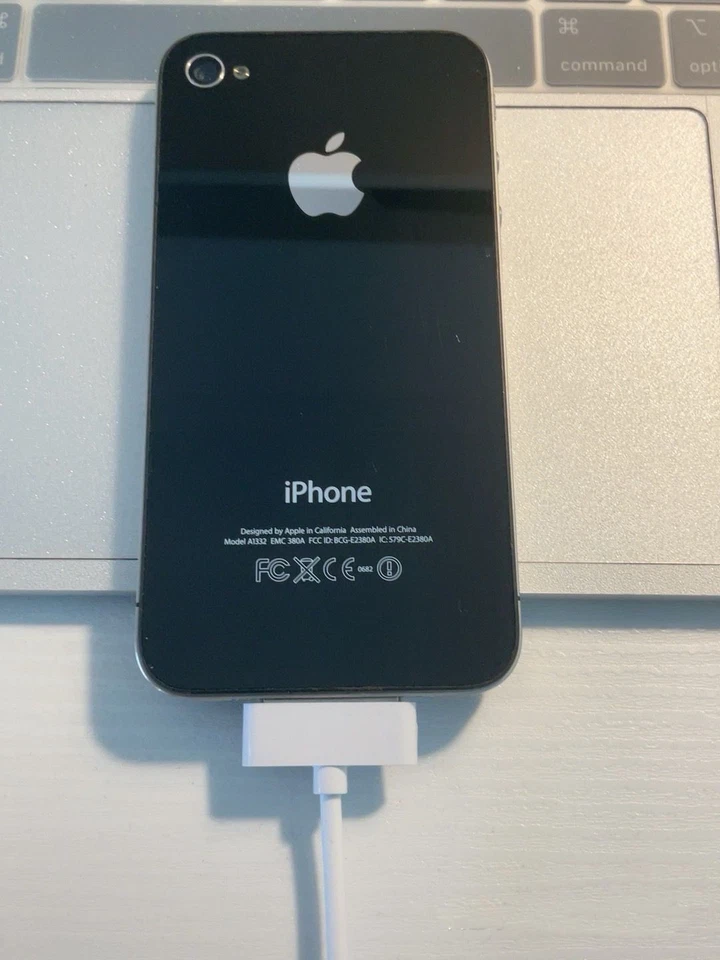 Apple iPhone 4 - iOS 4 - 8GB 16GB 32GB Unlocked 3G 5MP 3.5" Free shipping - Image 2 of 4