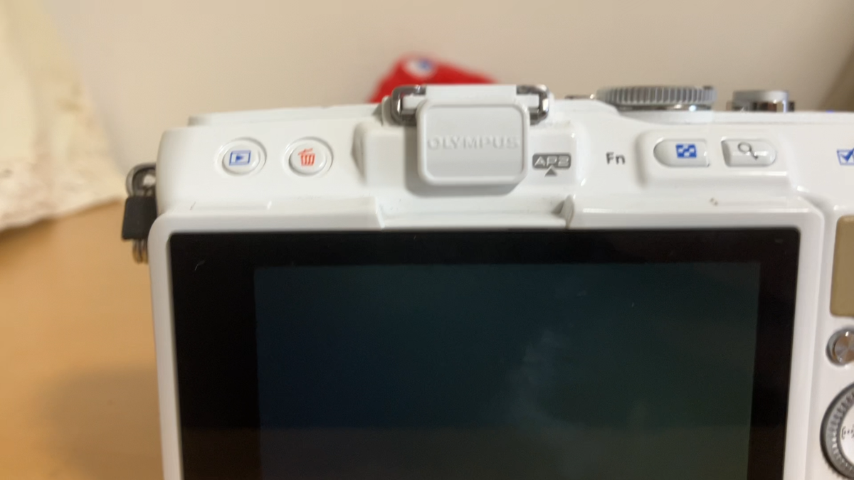 Olympus PEN E-PL5 16.1MP Digital SLR Camera - White (Body Only