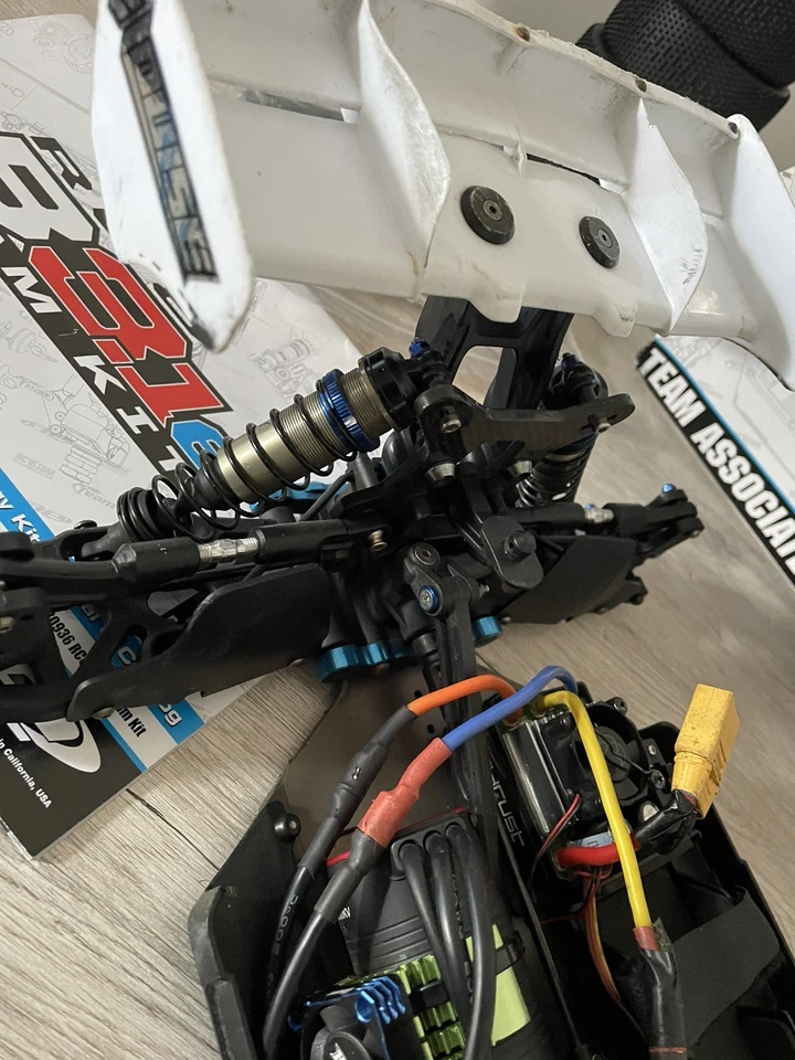 Team Associated 1:8 RC Competition Buggy B3.1e inklusive kompletter Elektronik  - Bild 4 von 4