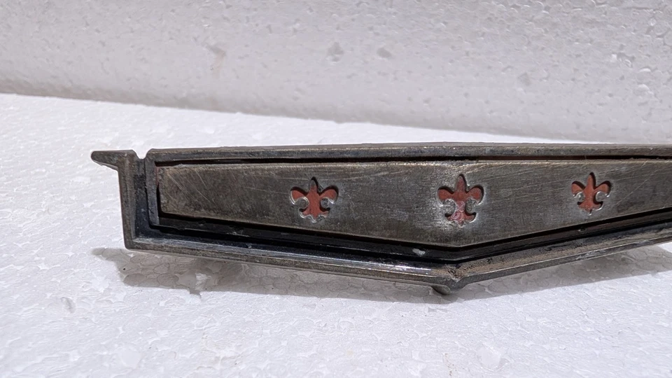 1966 雪佛兰 CAPRICE 原装手套盒刺绣徽章二手 — 第 3/4 张图片