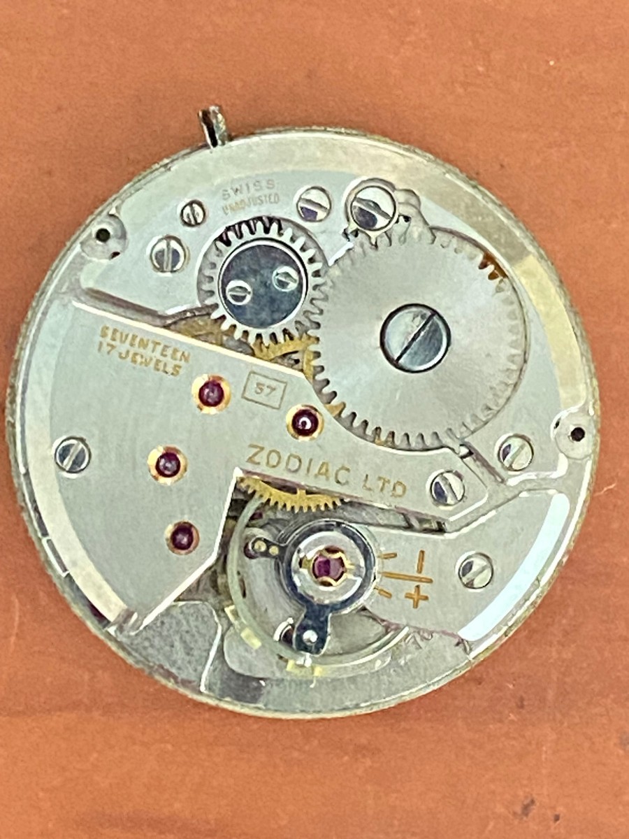 VINTAGE MEN'S ZODIAC WRIST WATCH MOVEMENT, 57, KEEPING TIME 17 JEWEL