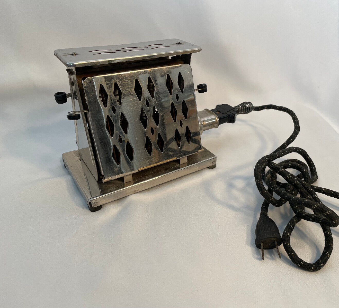 Vintage 1950s AEG – Art Deco Style - Chrome Plated Toaster with Cord – Works!