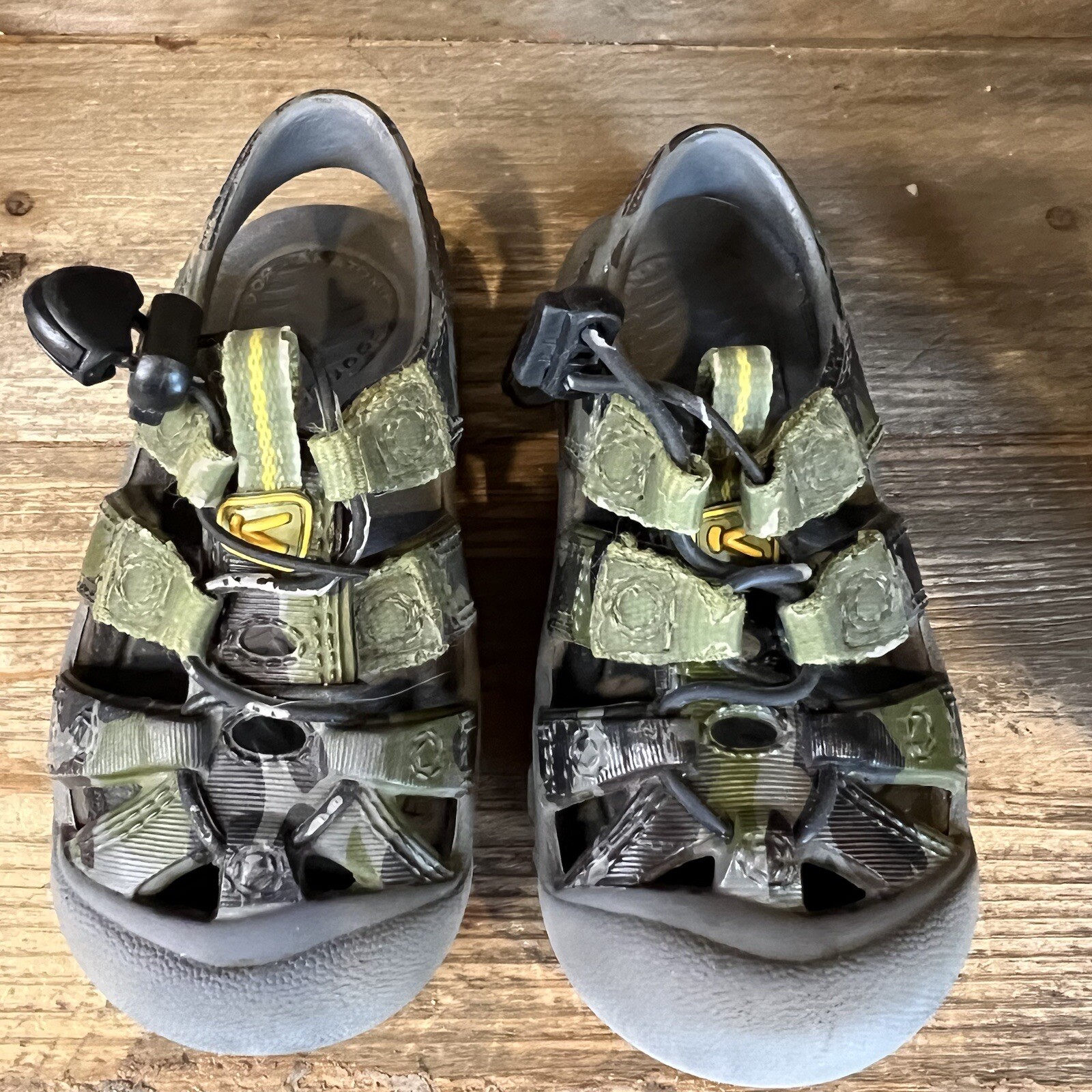 Sandali scarpe mimetiche impermeabili Newport H2 gomma Keen bambini taglia 5 C ottime condizioni