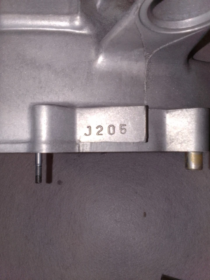 Carter Suzuki RGV 250 VJ21. Ref Motor J205 - Imagen 3 de 4