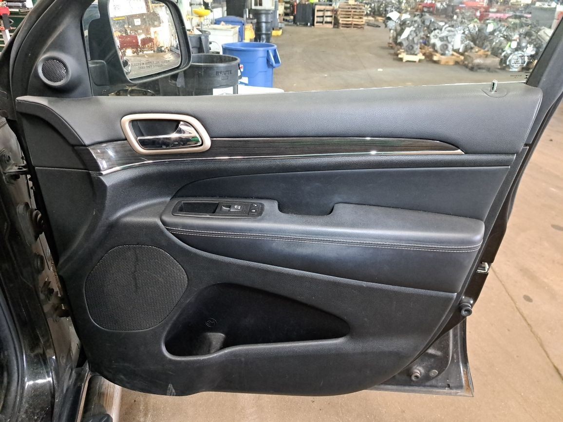 2014 Jeep Grand Cherokee Front Right Passenger Interior Door Trim Panel Oem