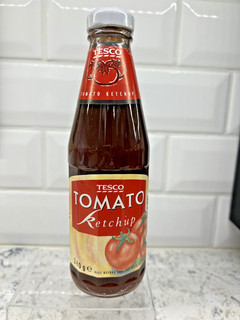 VINTAGE TESCO TOMATO KETCHUP ORIGINAL LABELS/CAP/CONTENTS ENGLAND U.K.