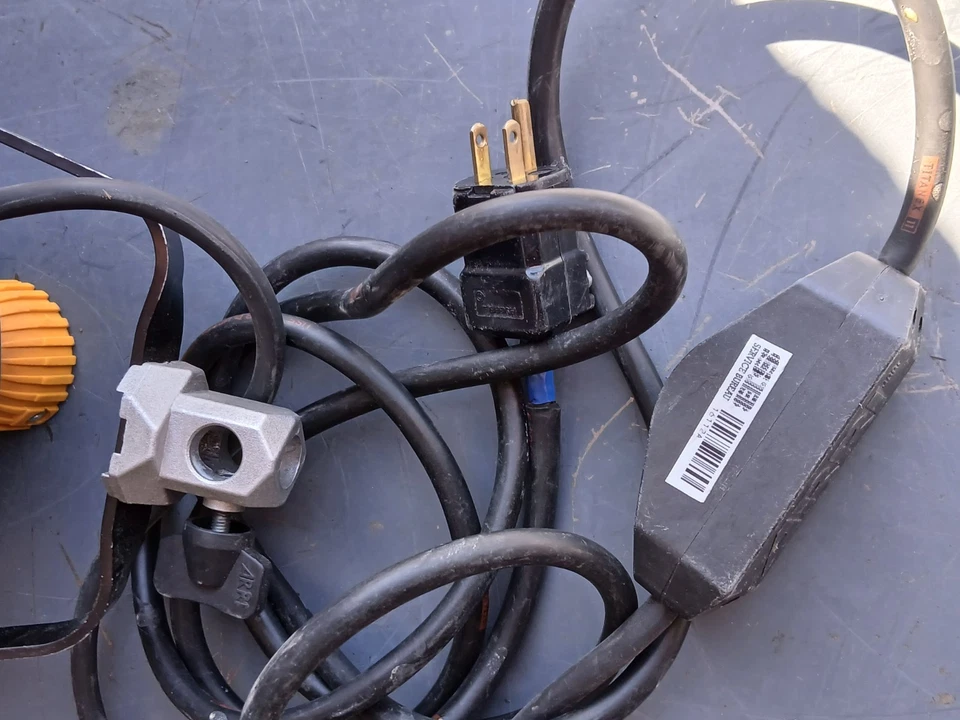 Arri Arrilite 1000 with Barn Doors (Missing 1 Screw) - Image 4 of 4