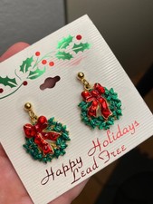 Christmas Wreath Holiday Red Green gold tone dangle drop earrings