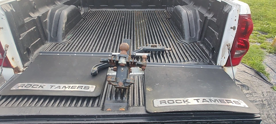 Rock Tamers 00108 Sistema de guardabarros ajustable de alta resistencia para enganches de 2" Foto 3 de 4