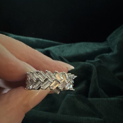 18 Kt weißer GF Labcreated weißer Saphir Baguetteschliff Krappenfassung Ewigkeitsband