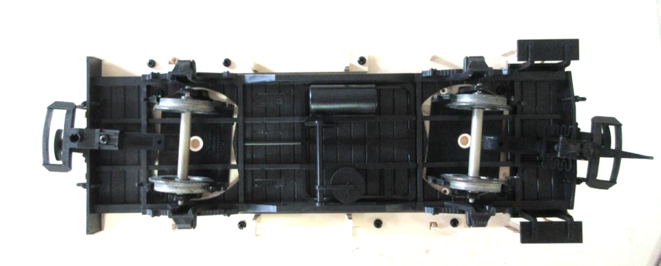 LGB 4026 Beck's Beer Car w/Raised Brakeman Compartment w/Metal Wheels no roof - Image 4 of 4