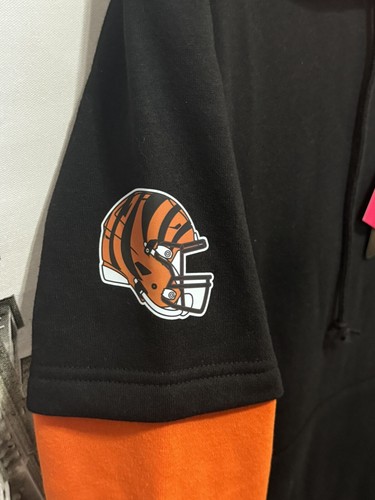 FOCO Men's Standard Drop Tail Short Sleeve Button up Hoodie, Team BENGALS SIZE M - Picture 3 of 5