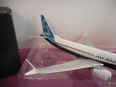 PacMin Boeing 737 Max 8 Desk Display Airplane Scale 1:144 w PacMin Boeing 737 Max 8 Desk Display Airplane Scale 1:144 w