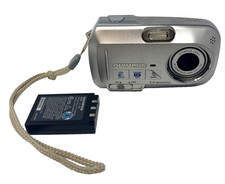 Olympus CAMEDIA D-590 Zoom 4.0 MP Digital Camera Battery - NO CHARGER SOLD AS IS