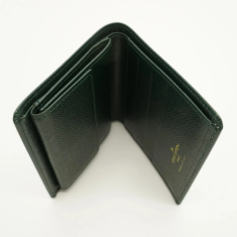 Auténtica Cartera Louis Vuitton Cuero Taiga Verde Oscuro LV Logotipo Repujado Doble Plegable Foto 3 de 4