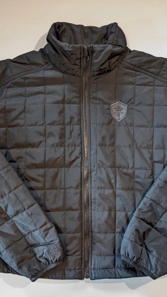 Mitchell & Ness MLS Seattle Sounders Women's Black Medium Puffer Coat NWT $150 - Image 3 of 4