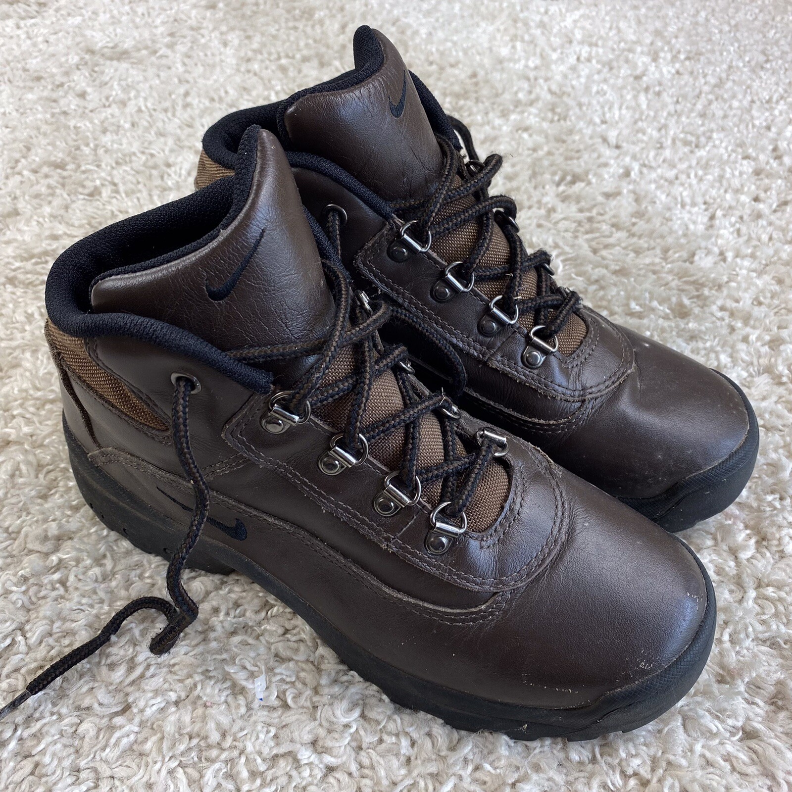 Nike ACG Youth Boys Size 5 Boots Brown 