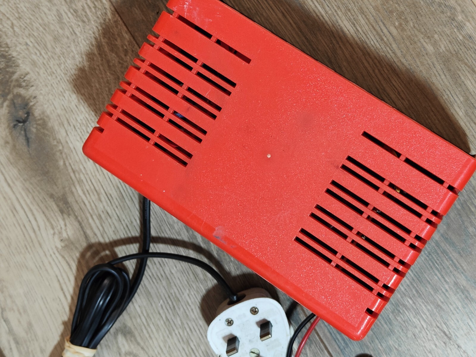 Gunson 12 Volt Automatic Battery Charger GWO eBay