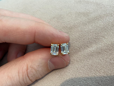 2Ct Emerald Simulated Diamond Women Elegant Stud Earring 14k White Gold Plated
