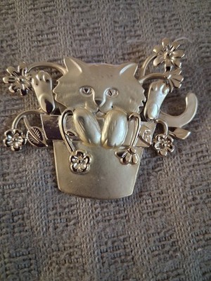 AJC Signed Vintage Gold Toned Cat In A Flower Pot Brooch.