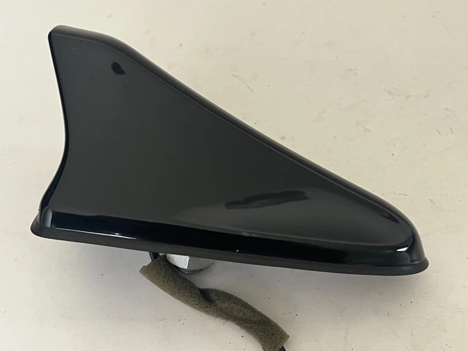 HYUNDAI GENESIS 2015 - 2016 SHARK FIN ANTENNA BLACK 96210-B1410 OEM - Image 2 of 4