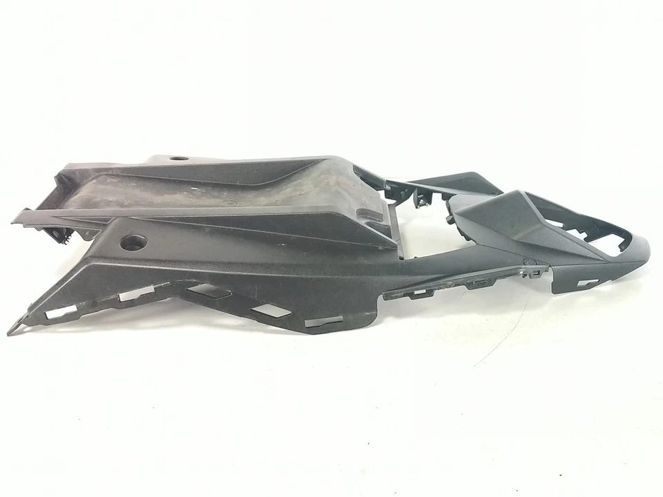 19 Suzuki GSX250R GSX 250 tampa de carenagem traseira preta de plástico 63111-20K00 - Imagem 3 de 4