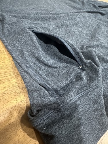 VUORI Ponto Performance kleiner dunkelgrauer Herrenpullover Hoodie doppelte Reißverschlusstasche - Bild 6 von 12